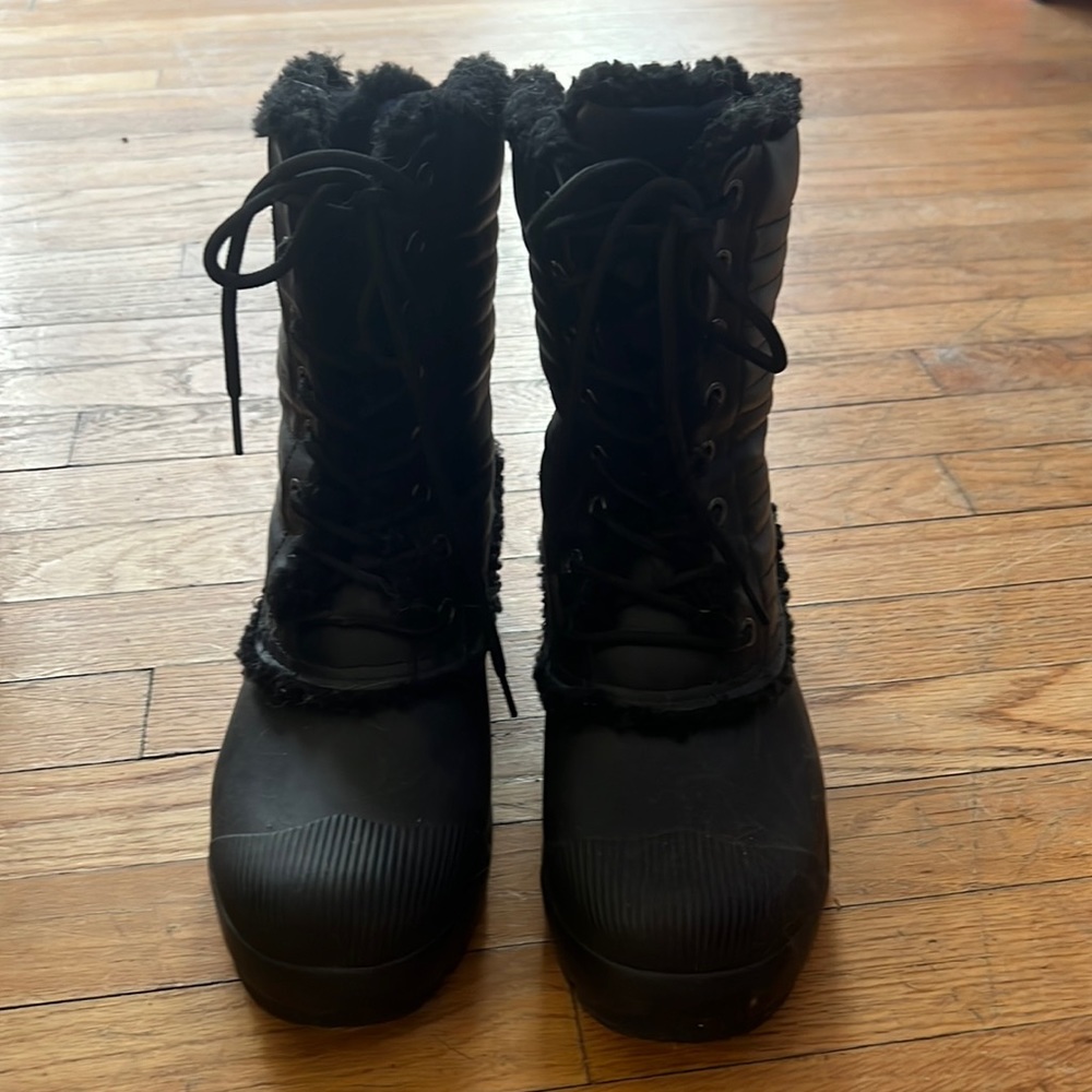 DESIGNER ✨Awesome Hunter Chunky Winter Boots - size 10